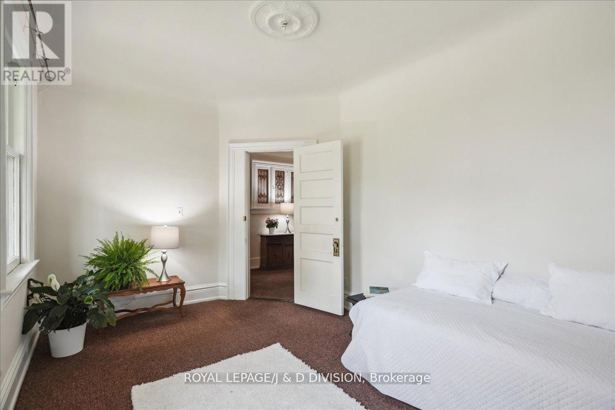 51 Chicora Avenue, Toronto, Ontario  M5R 1T7 - Photo 7 - C12671366