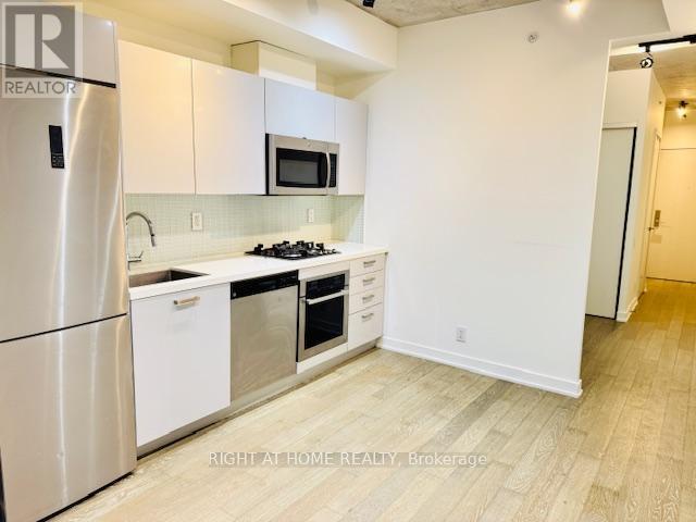 304 - 39 Brant Street, Toronto, Ontario  M5V 2L9 - Photo 10 - C12671394