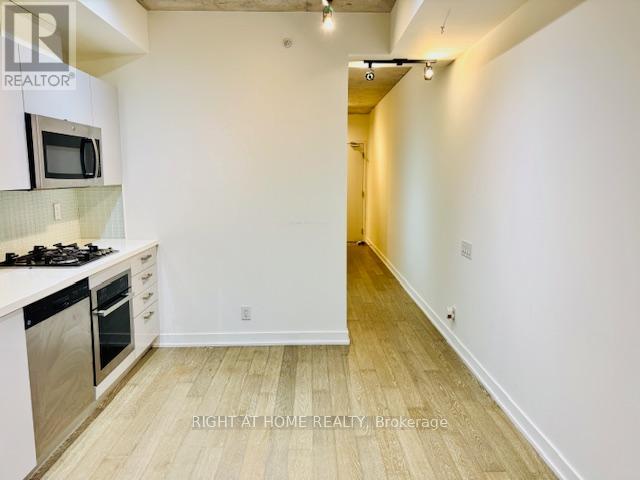 304 - 39 Brant Street, Toronto, Ontario  M5V 2L9 - Photo 9 - C12671394