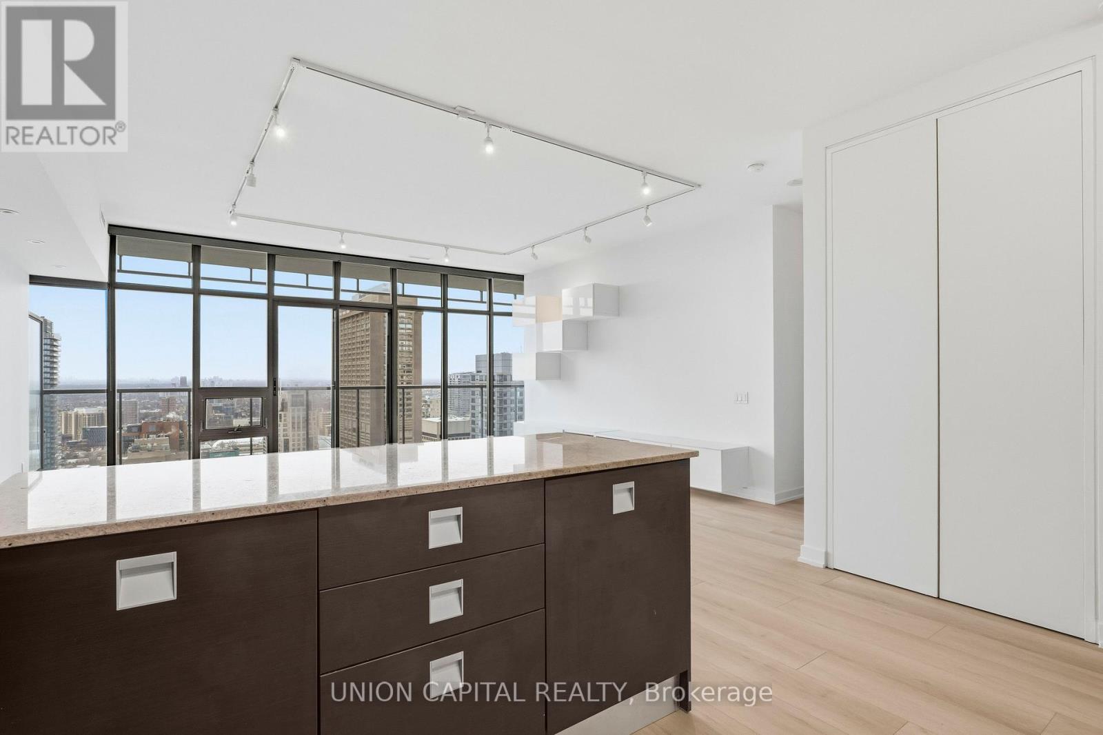 3905 - 33 Charles Street E, Toronto, Ontario  M4Y 1R9 - Photo 11 - C12671446