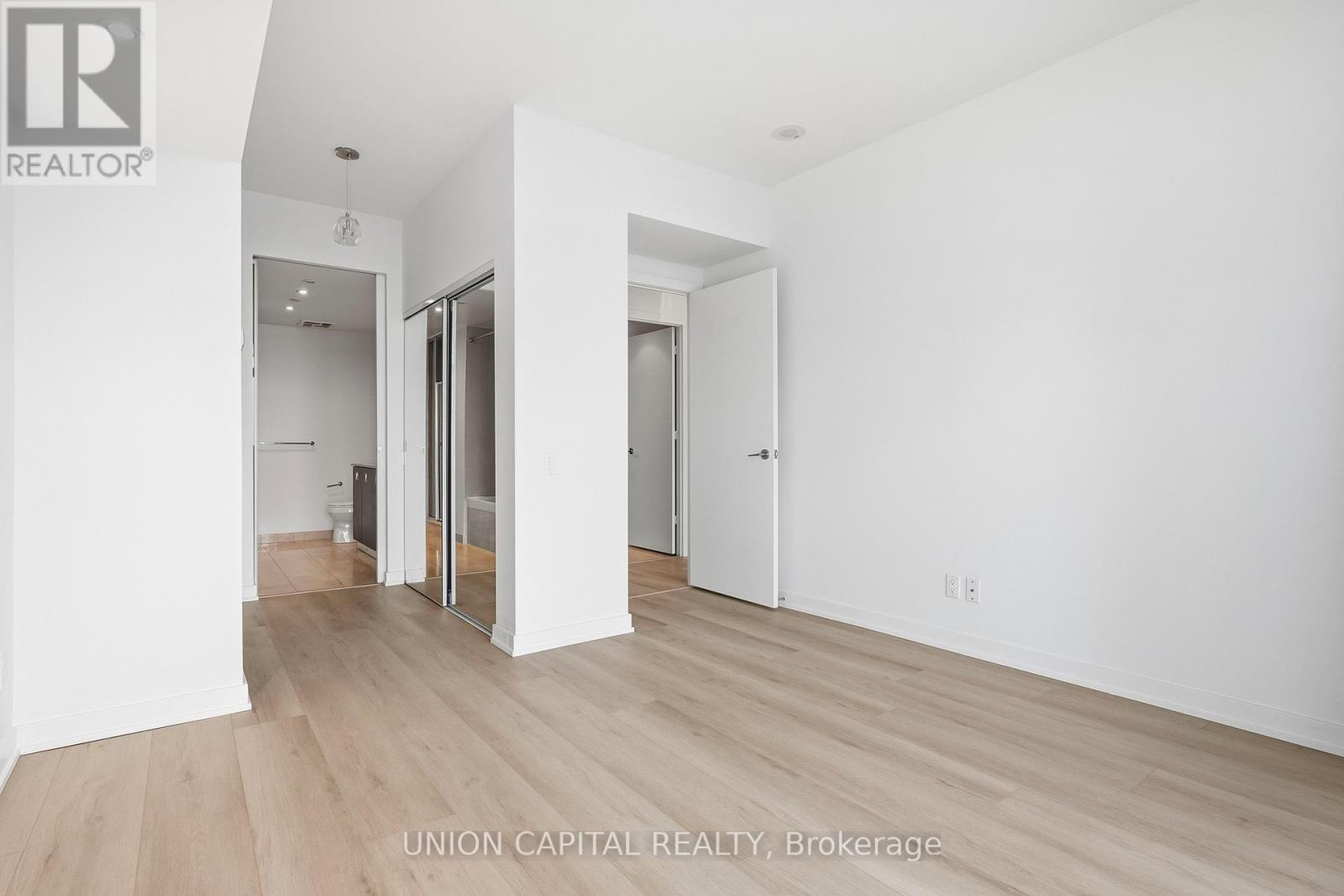 3905 - 33 Charles Street E, Toronto, Ontario  M4Y 1R9 - Photo 15 - C12671446