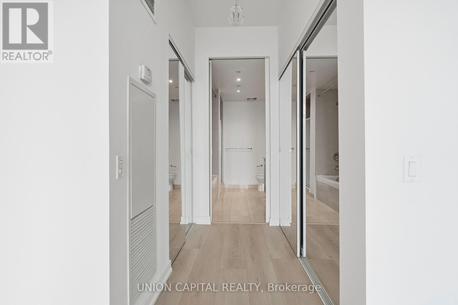 3905 - 33 Charles Street E, Toronto, Ontario  M4Y 1R9 - Photo 16 - C12671446