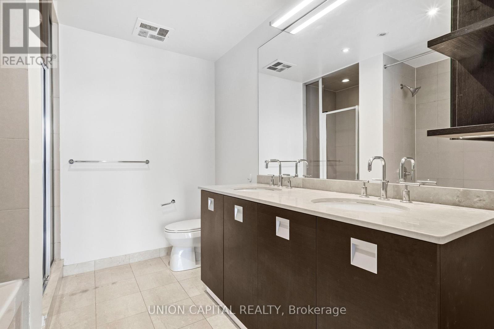 3905 - 33 Charles Street E, Toronto, Ontario  M4Y 1R9 - Photo 17 - C12671446