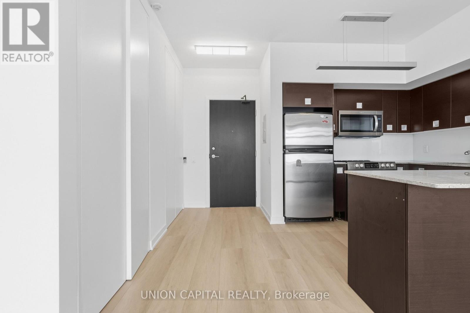 3905 - 33 Charles Street E, Toronto, Ontario  M4Y 1R9 - Photo 4 - C12671446