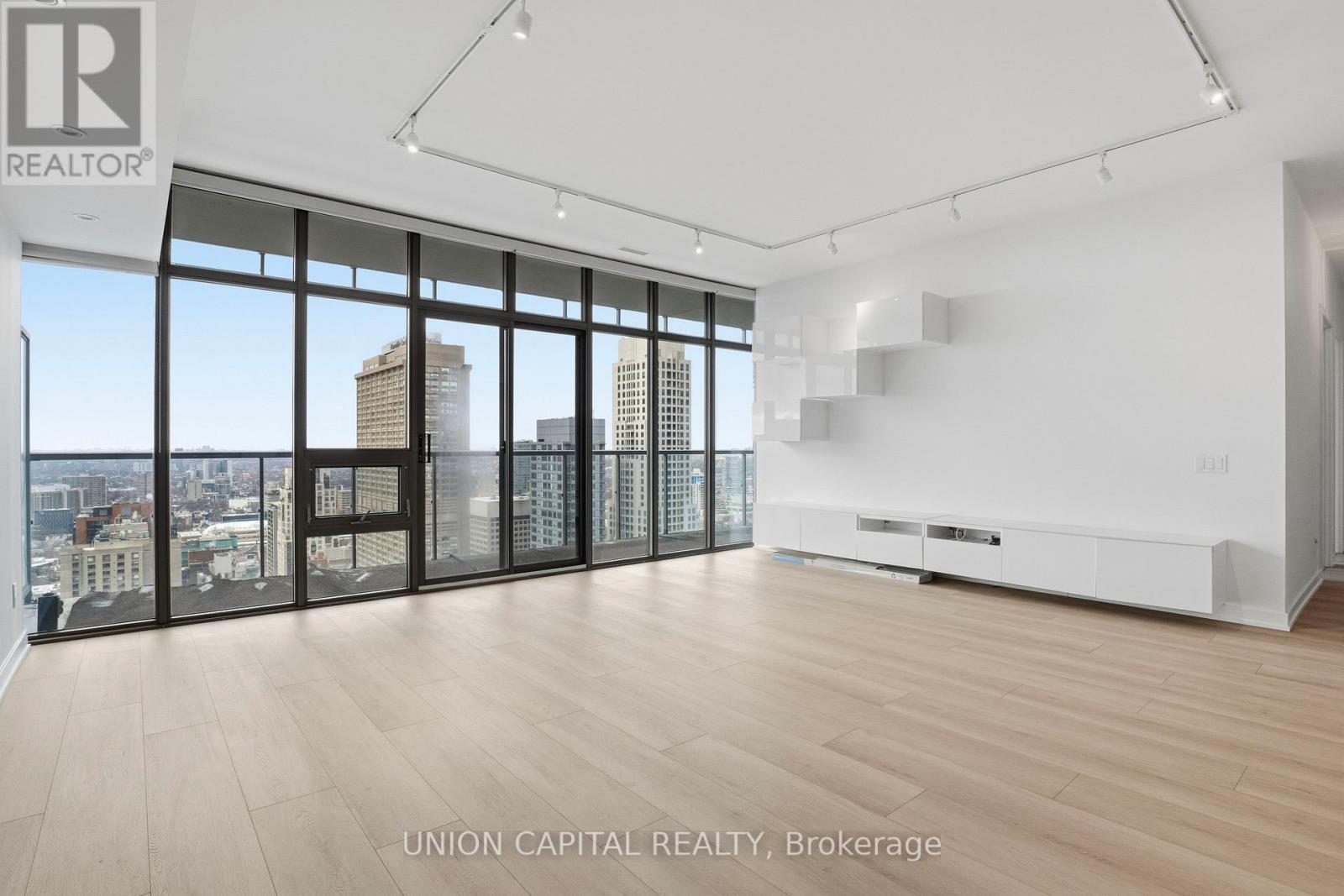 3905 - 33 Charles Street E, Toronto, Ontario  M4Y 1R9 - Photo 5 - C12671446