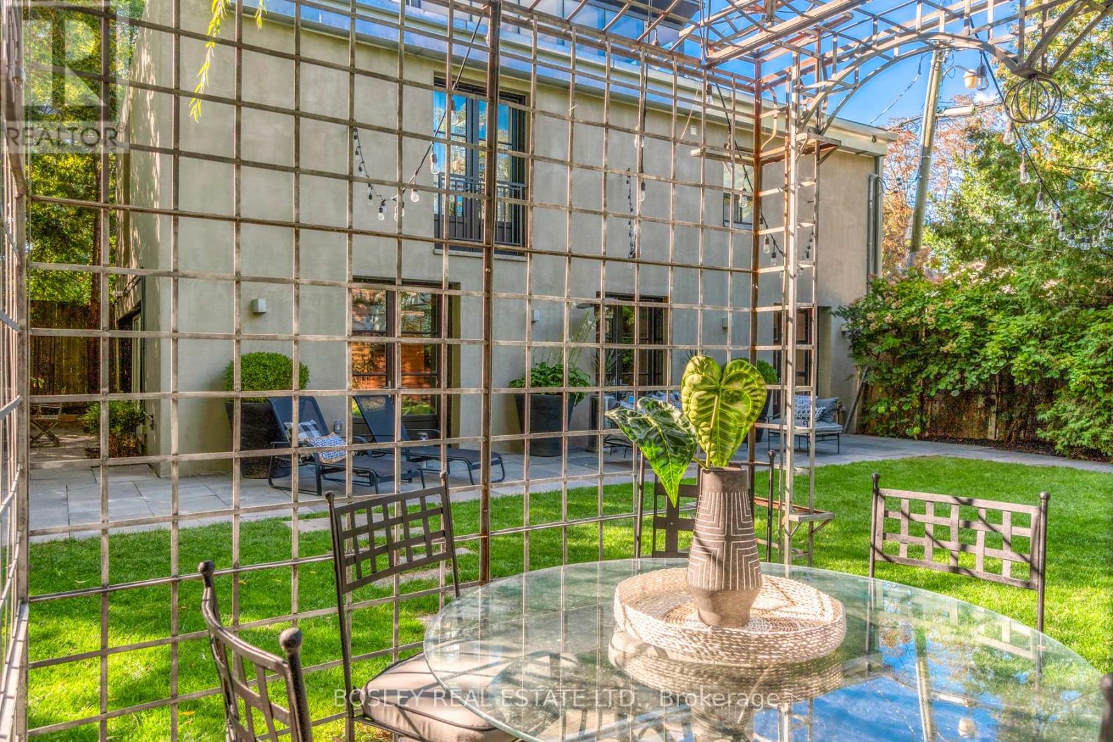 9 Peyton Lane, Toronto, Ontario  M4M 3B5 - Photo 9 - E12671192