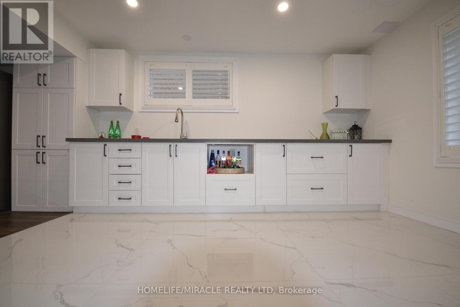 28 Sutcliffe Drive, Whitby, Ontario  L1R 0R2 - Photo 2 - E12671194