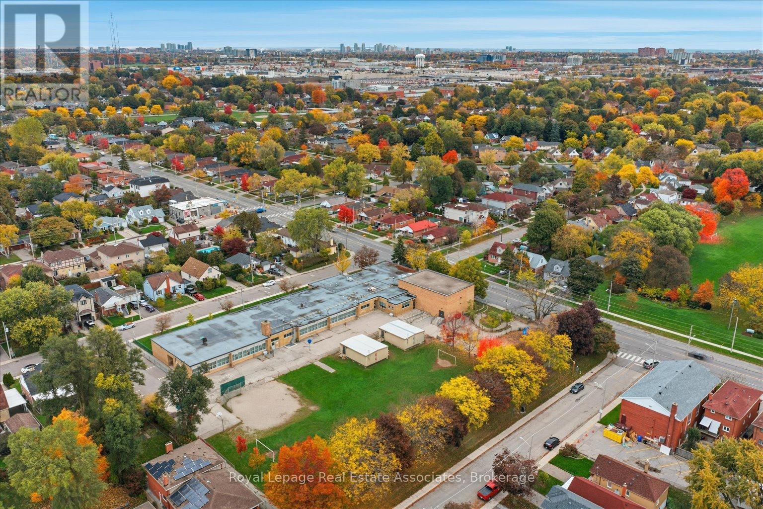 135 Tiago Avenue, Toronto, Ontario  M4B 2A6 - Photo 11 - E12671224