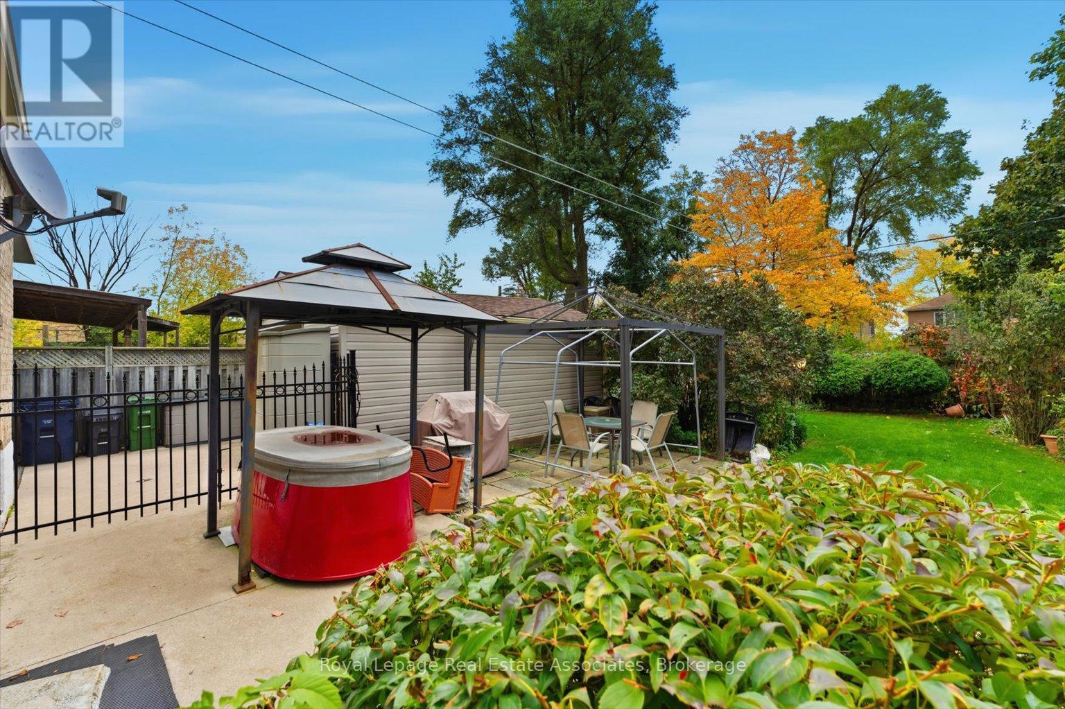 135 Tiago Avenue, Toronto, Ontario  M4B 2A6 - Photo 12 - E12671224