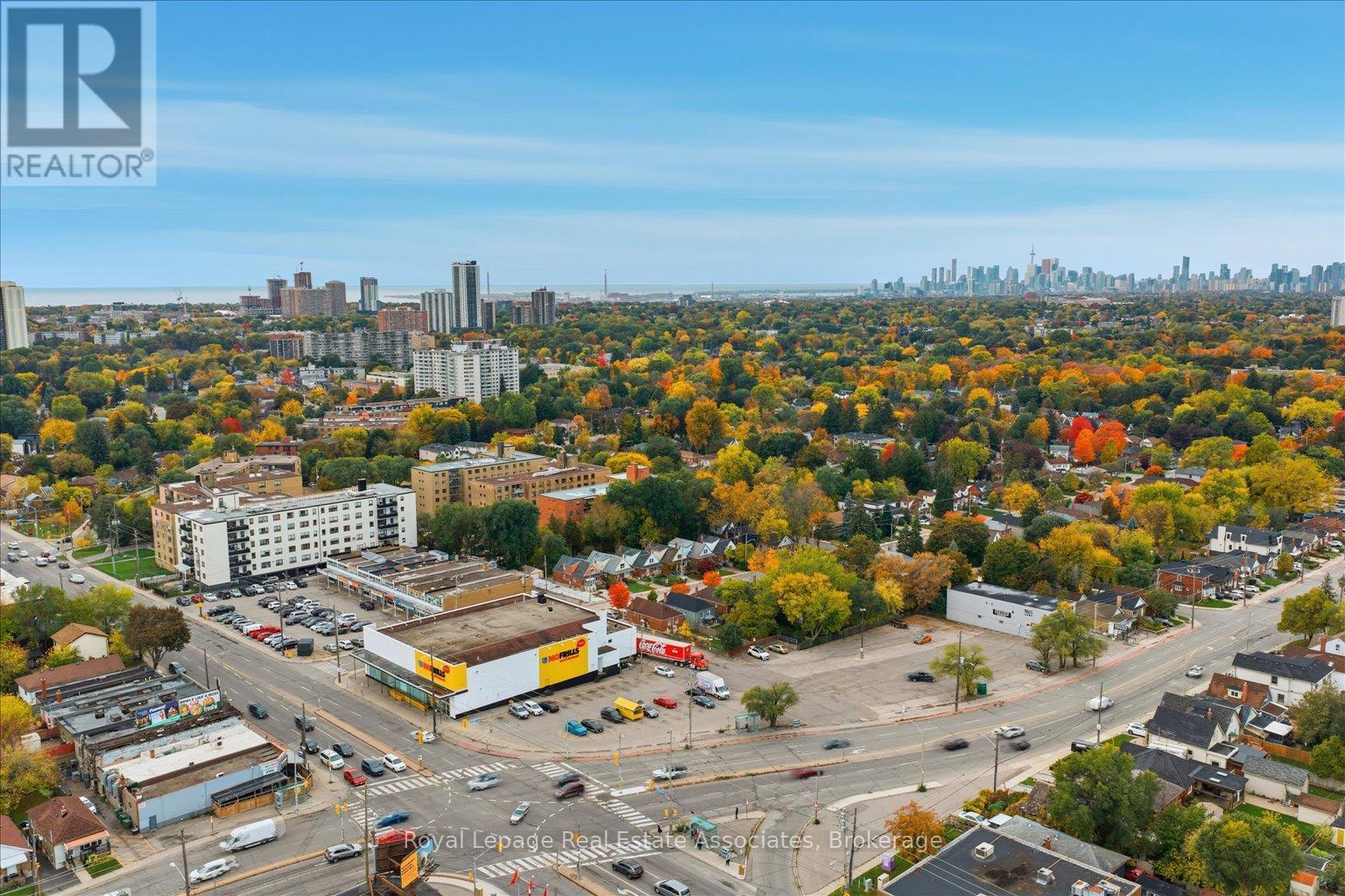 135 Tiago Avenue, Toronto, Ontario  M4B 2A6 - Photo 13 - E12671224