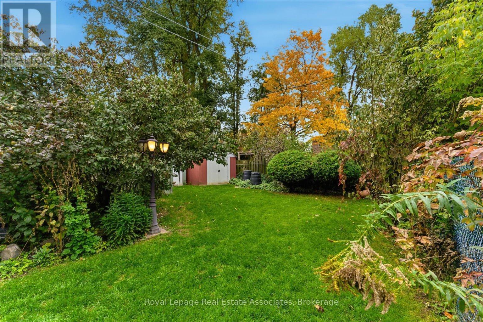 135 Tiago Avenue, Toronto, Ontario  M4B 2A6 - Photo 15 - E12671224