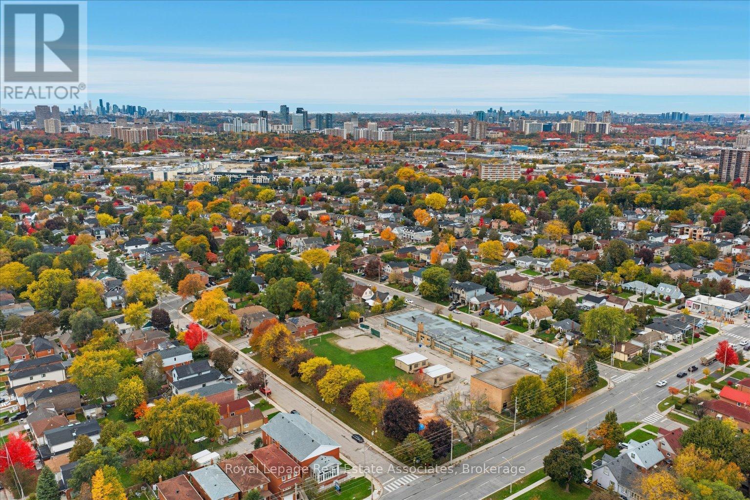 135 Tiago Avenue, Toronto, Ontario  M4B 2A6 - Photo 16 - E12671224