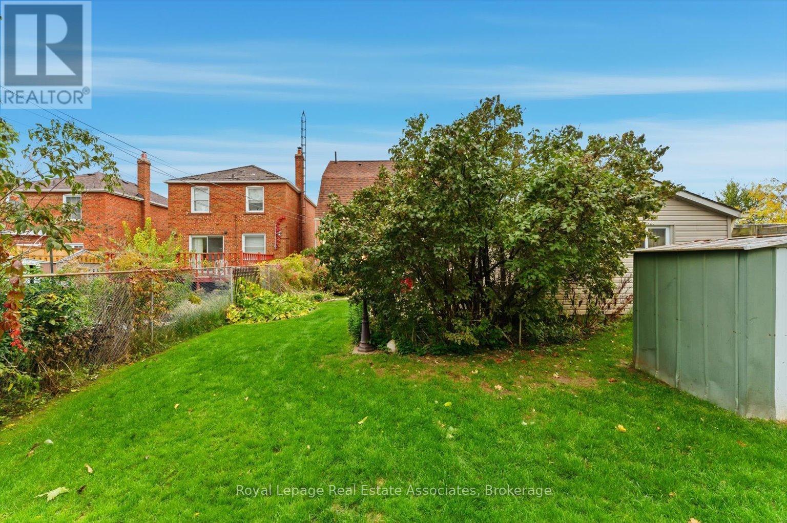 135 Tiago Avenue, Toronto, Ontario  M4B 2A6 - Photo 19 - E12671224