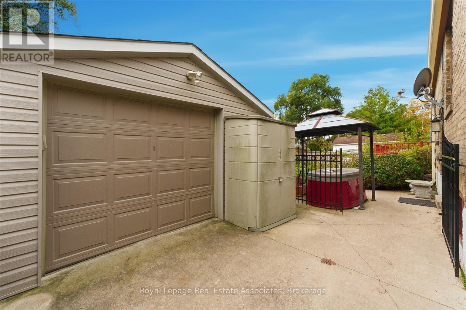 135 Tiago Avenue, Toronto, Ontario  M4B 2A6 - Photo 22 - E12671224