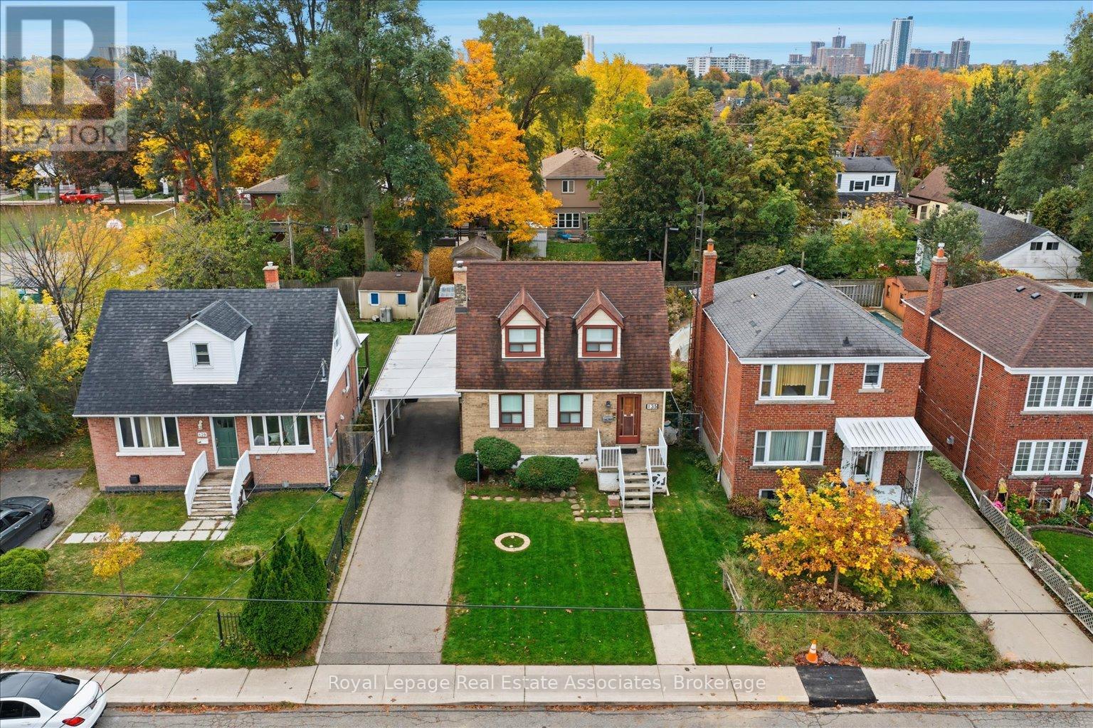 135 Tiago Avenue, Toronto, Ontario  M4B 2A6 - Photo 3 - E12671224