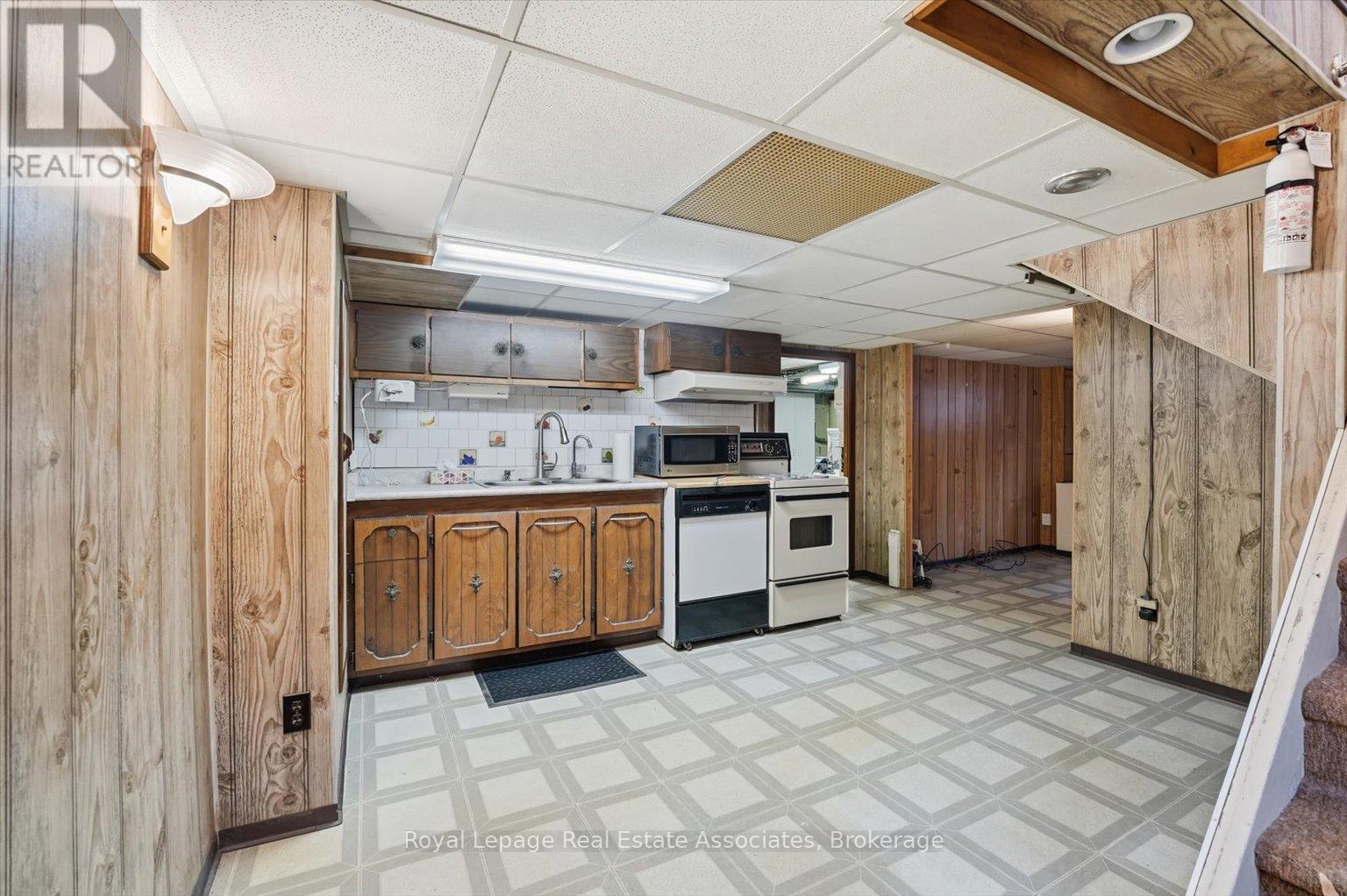 135 Tiago Avenue, Toronto, Ontario  M4B 2A6 - Photo 35 - E12671224