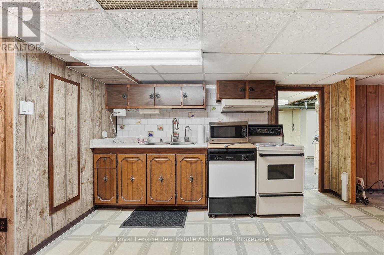 135 Tiago Avenue, Toronto, Ontario  M4B 2A6 - Photo 36 - E12671224