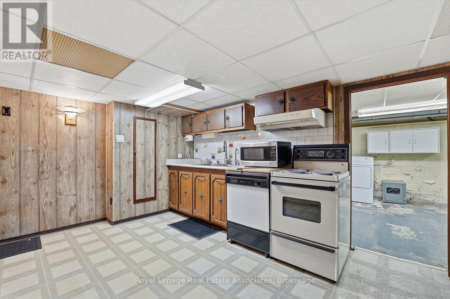 135 Tiago Avenue, Toronto, Ontario  M4B 2A6 - Photo 37 - E12671224