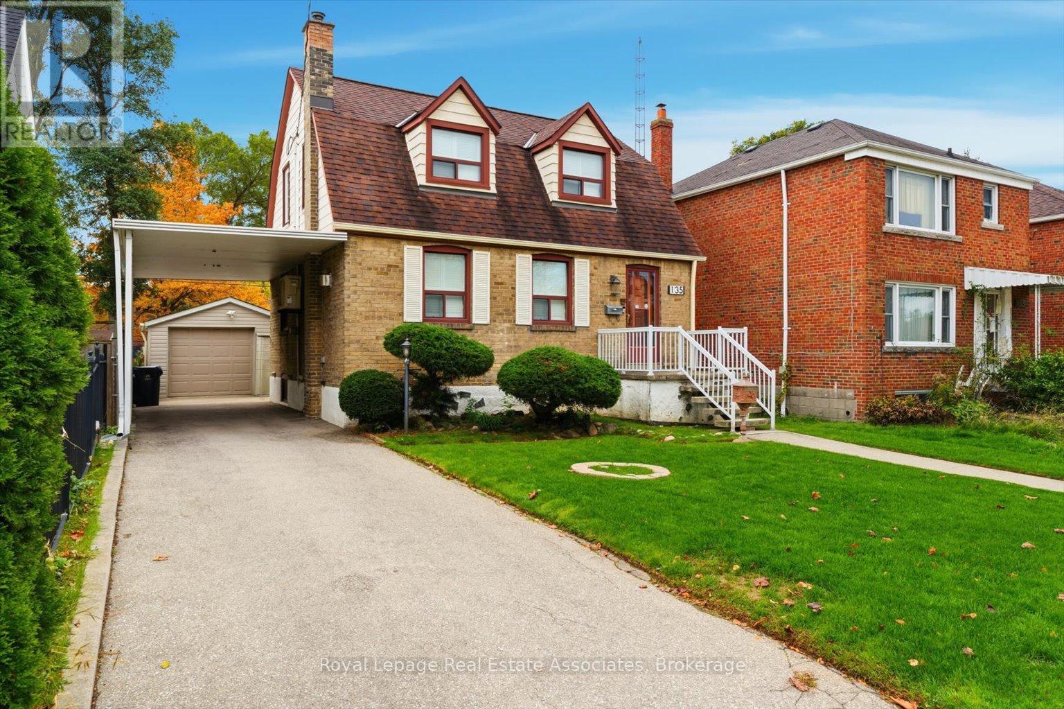 135 Tiago Avenue, Toronto, Ontario  M4B 2A6 - Photo 8 - E12671224