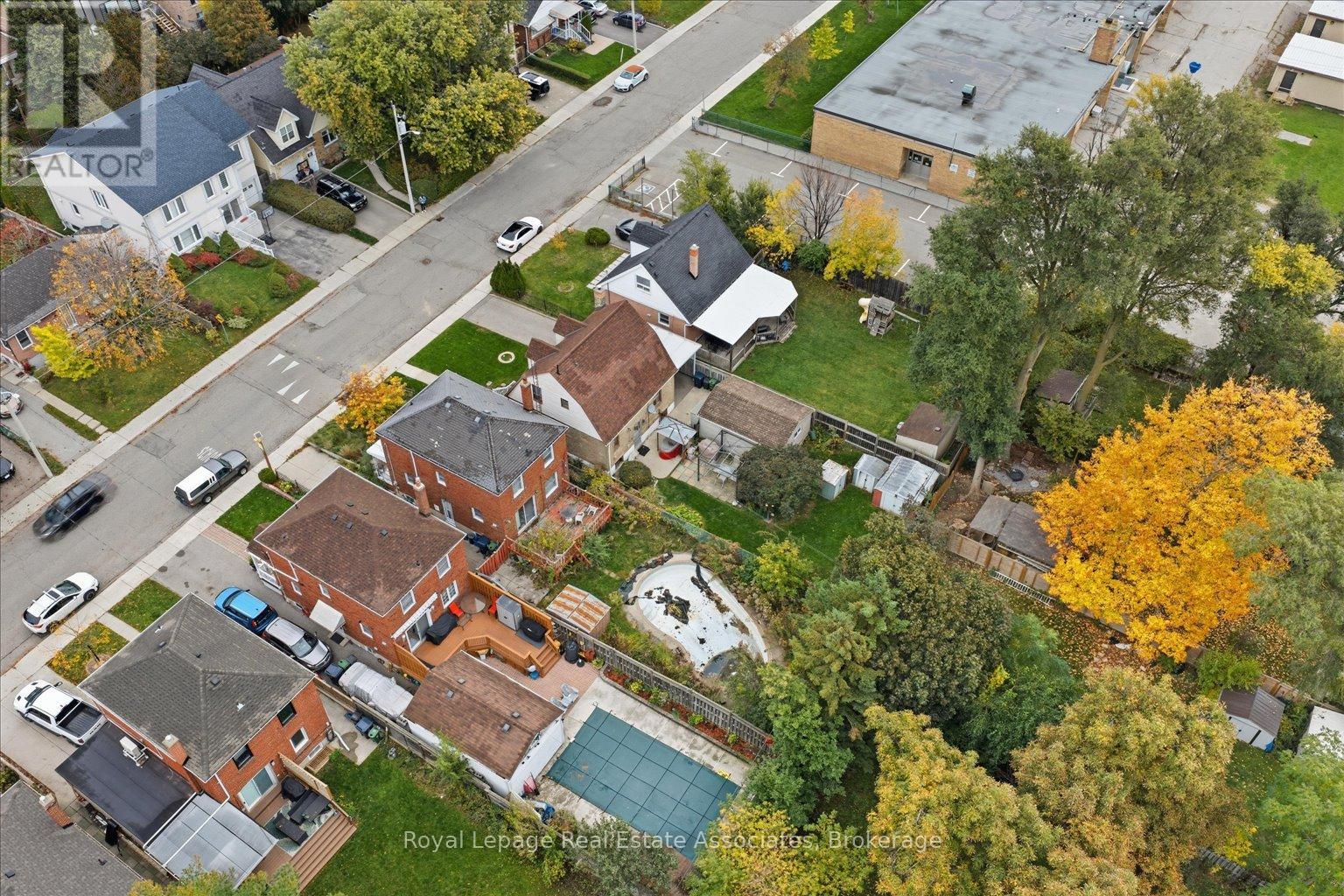 135 Tiago Avenue, Toronto, Ontario  M4B 2A6 - Photo 9 - E12671224