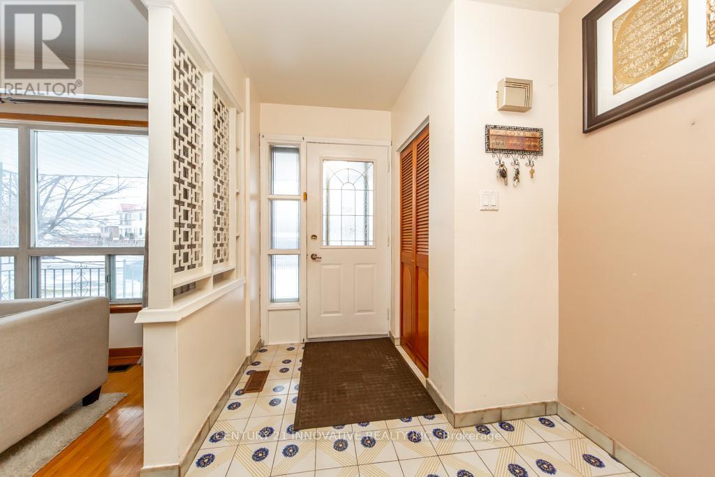 4 Albacore Crescent, Toronto, Ontario  M1H 2L3 - Photo 4 - E12671376