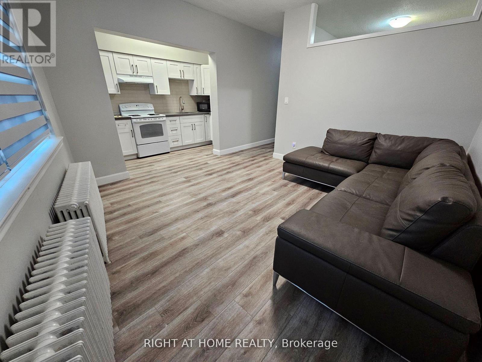 2 - 47 Dawes Road, Toronto, Ontario  M4C 5B1 - Photo 3 - E12671406