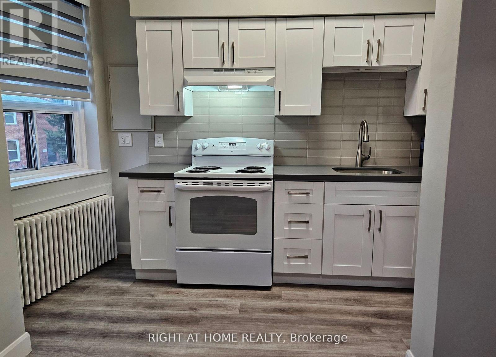 2 - 47 Dawes Road, Toronto, Ontario  M4C 5B1 - Photo 4 - E12671406