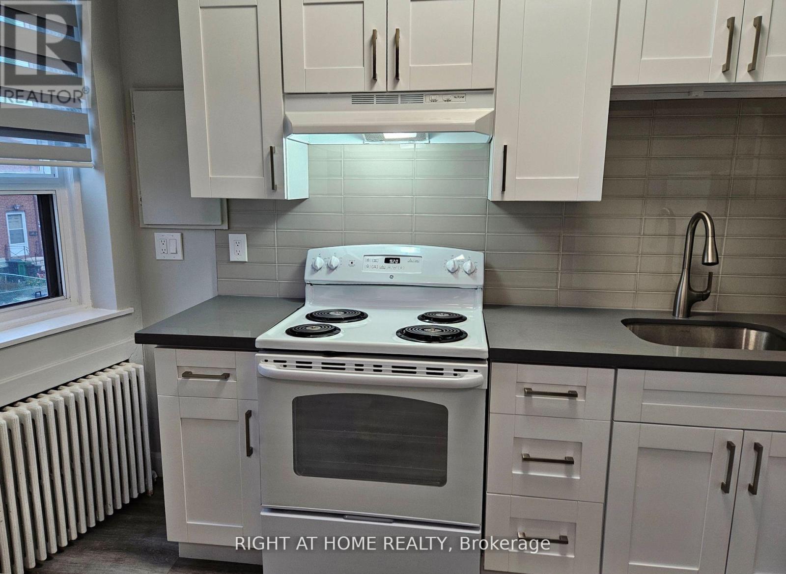 2 - 47 Dawes Road, Toronto, Ontario  M4C 5B1 - Photo 5 - E12671406