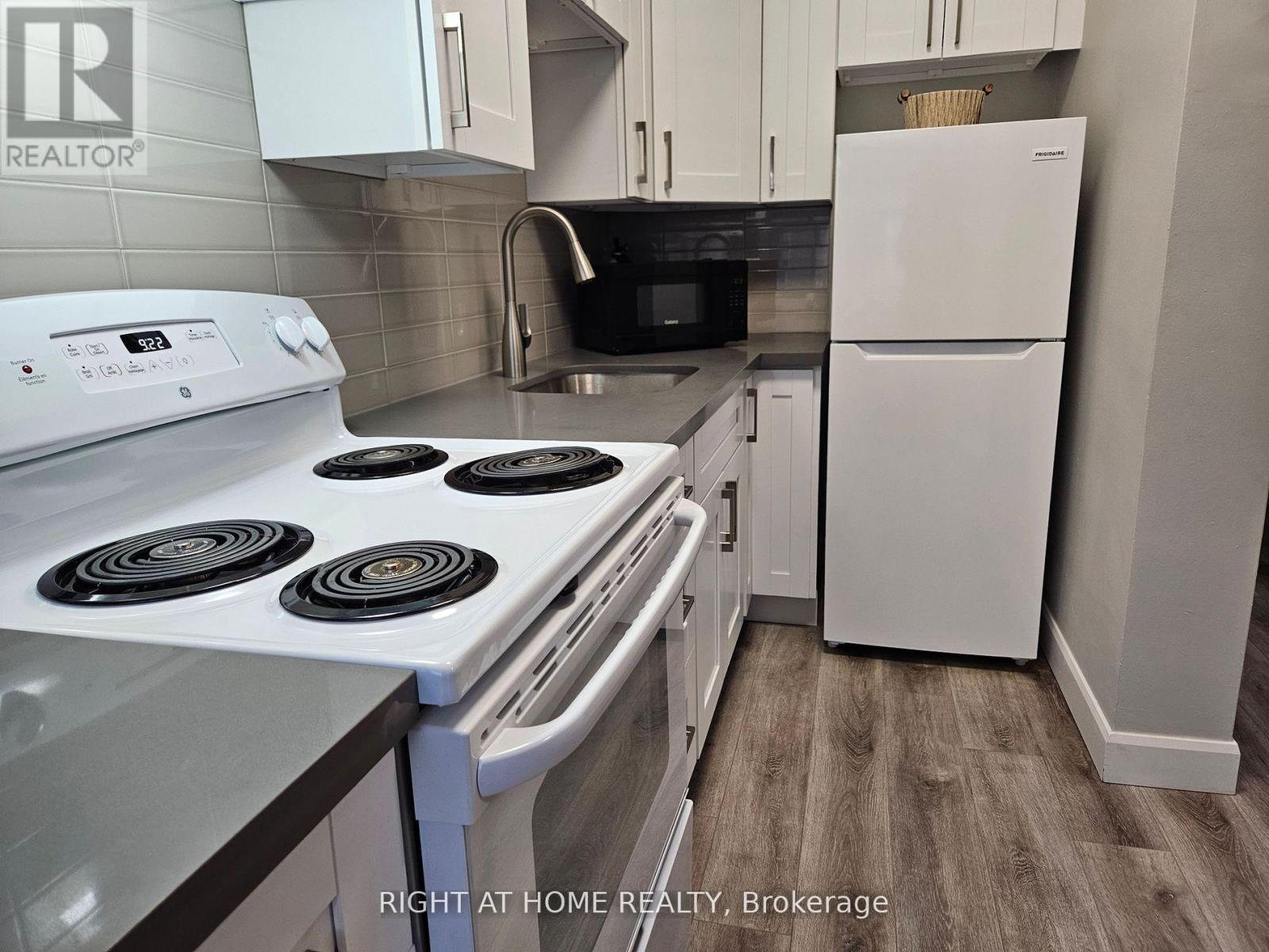 2 - 47 Dawes Road, Toronto, Ontario  M4C 5B1 - Photo 6 - E12671406