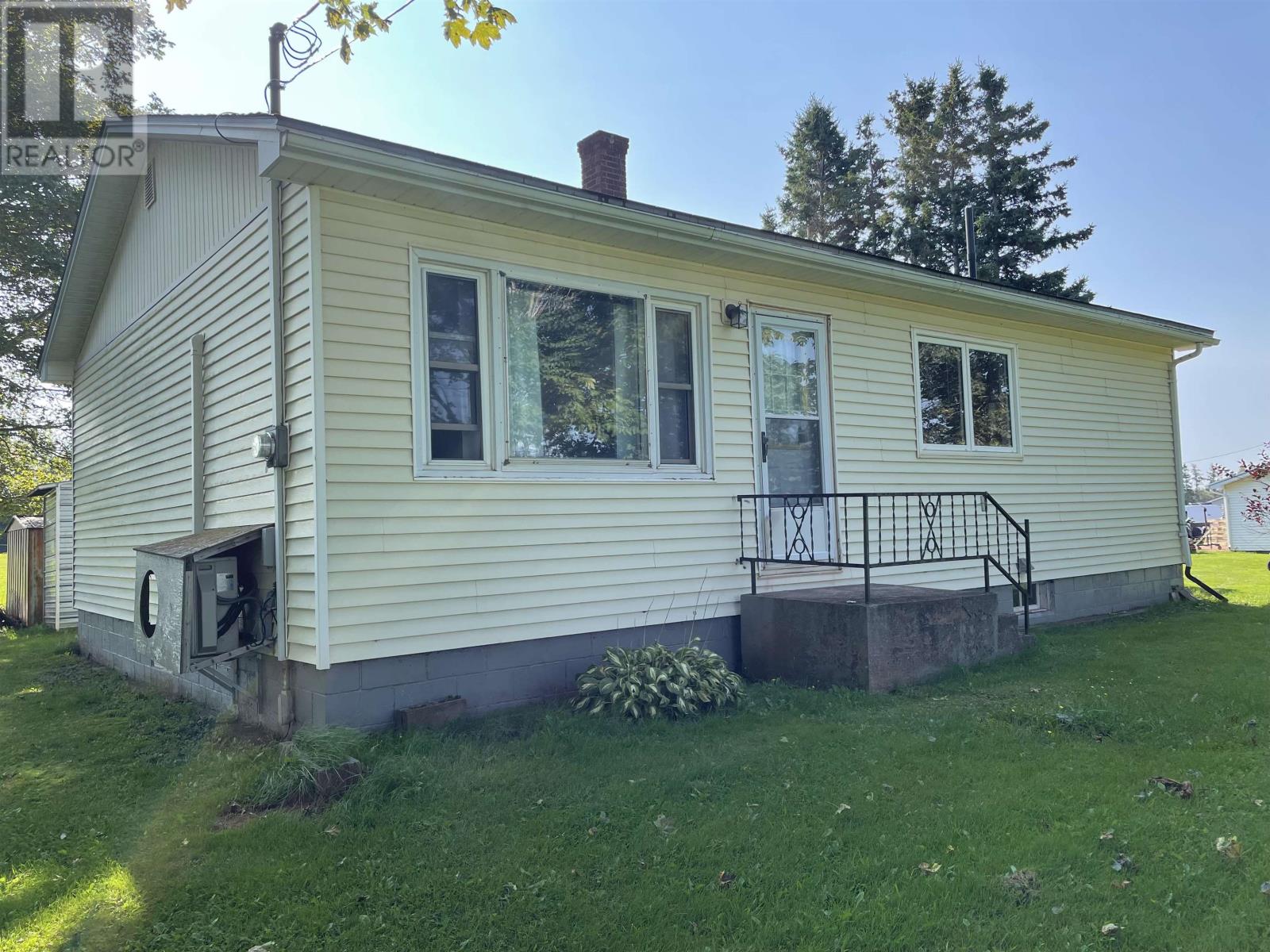 303 Phillip Street, Tignish, Prince Edward Island  C0B 2B0 - Photo 3 - 202600318