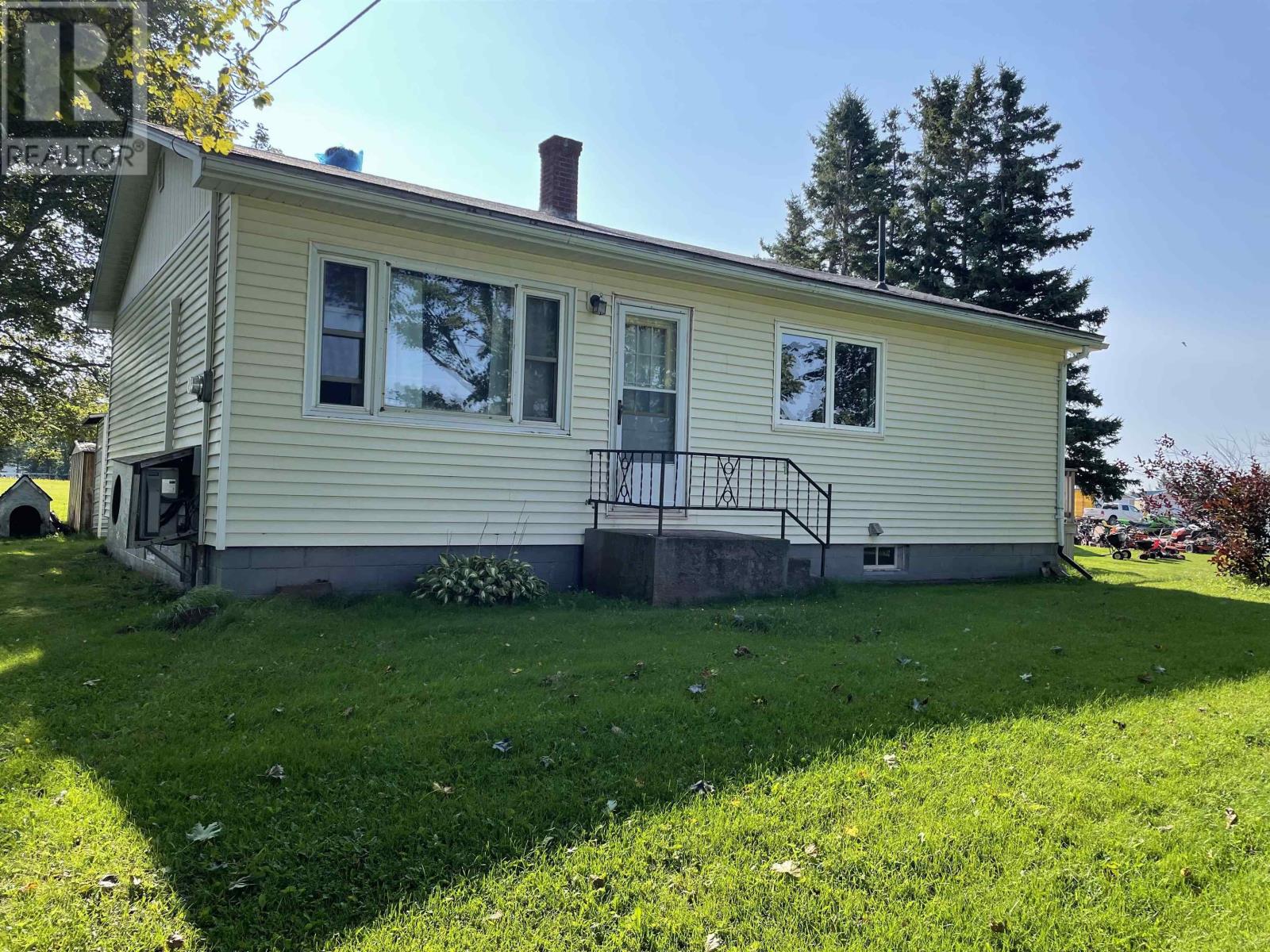 303 Phillip Street, Tignish, Prince Edward Island  C0B 2B0 - Photo 4 - 202600318