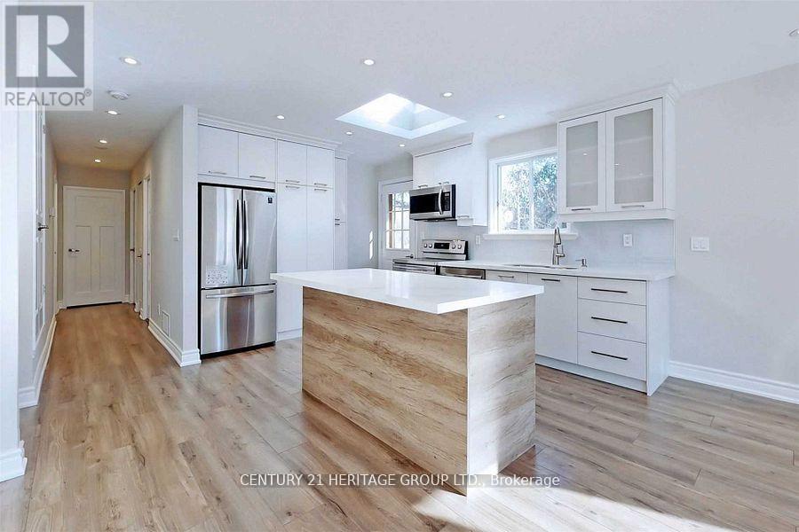 Main - 765 Greenfield Crescent, Newmarket, Ontario  L3Y 3B2 - Photo 6 - N12671114