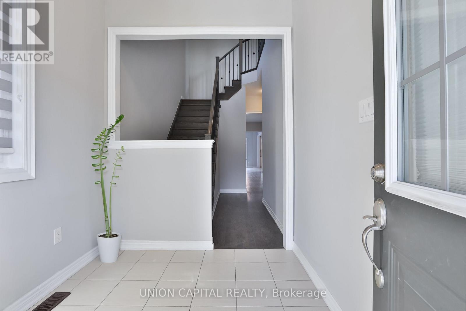 30 Leary Crescent, Richmond Hill, Ontario  L4S 0G7 - Photo 4 - N12671410