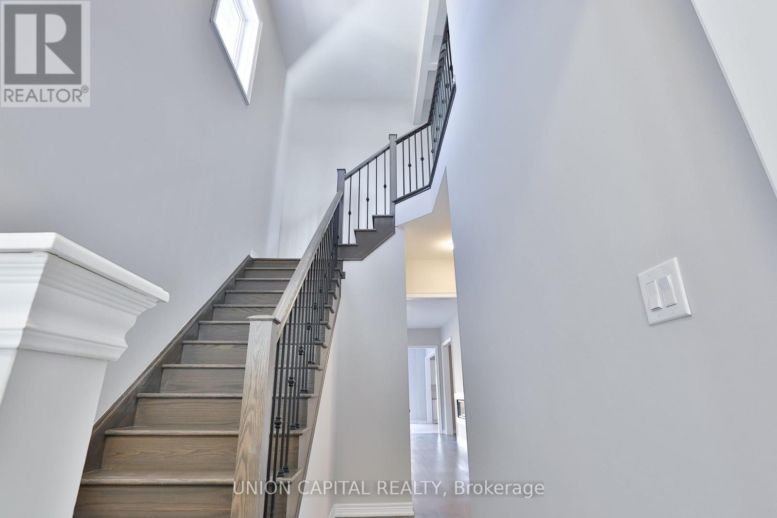 30 Leary Crescent, Richmond Hill, Ontario  L4S 0G7 - Photo 6 - N12671410