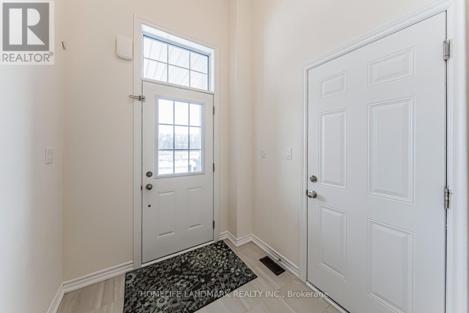 85 Jonkman Boulevard, Bradford West Gwillimbury (Bradford), Ontario  L3Z 4J9 - Photo 6 - N12671450