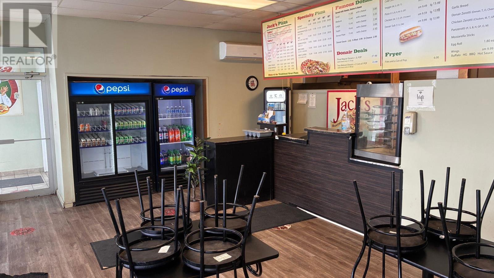 4 330 University Avenue, Charlottetown, Prince Edward Island  C1A 4M6 - Photo 3 - 202600316