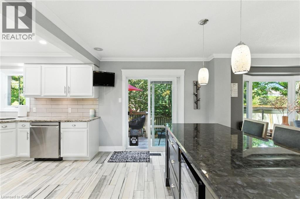 36 Pinecreek Road, Waterdown, Ontario  L8B 0H1 - Photo 12 - 40784472