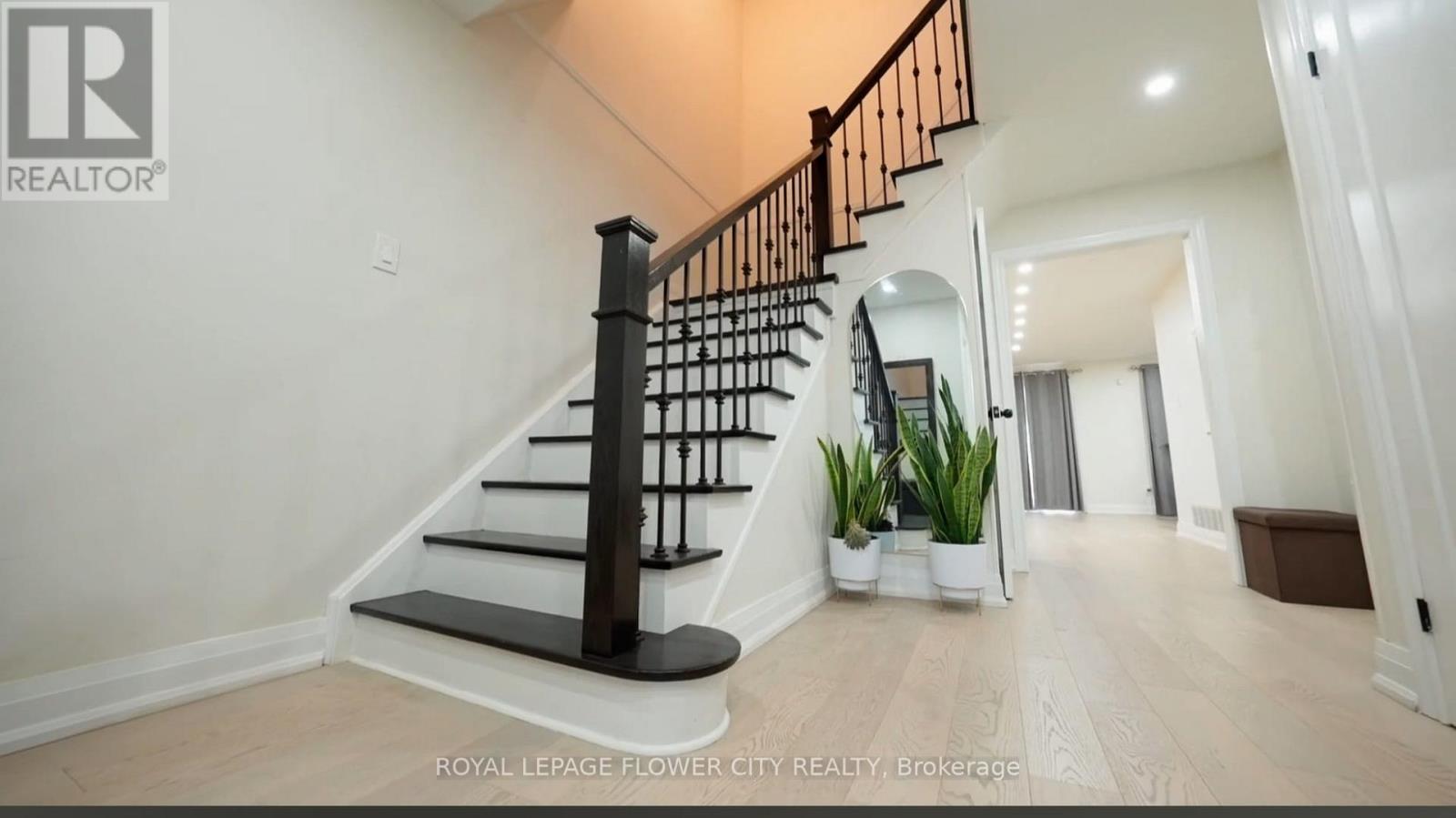 32 Payton Court, Brampton, Ontario  L6W 3Y9 - Photo 12 - W12671216