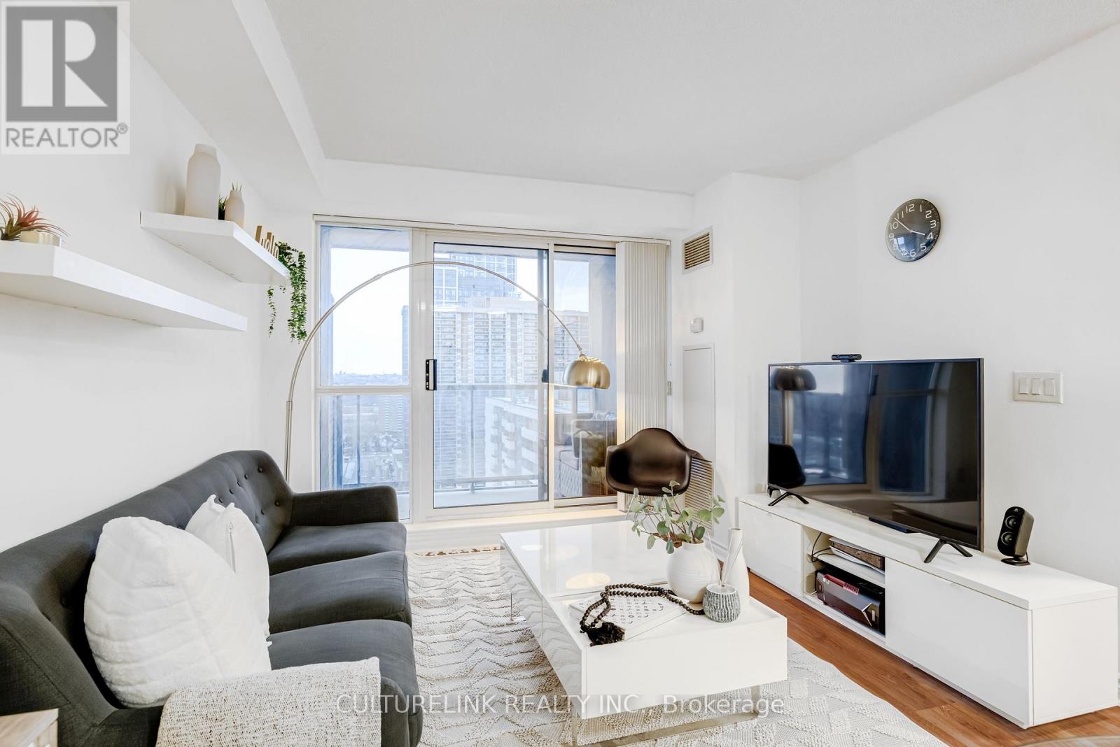 2209 - 5 Michael Power Place, Toronto, Ontario  M9A 0A3 - Photo 3 - W12671238