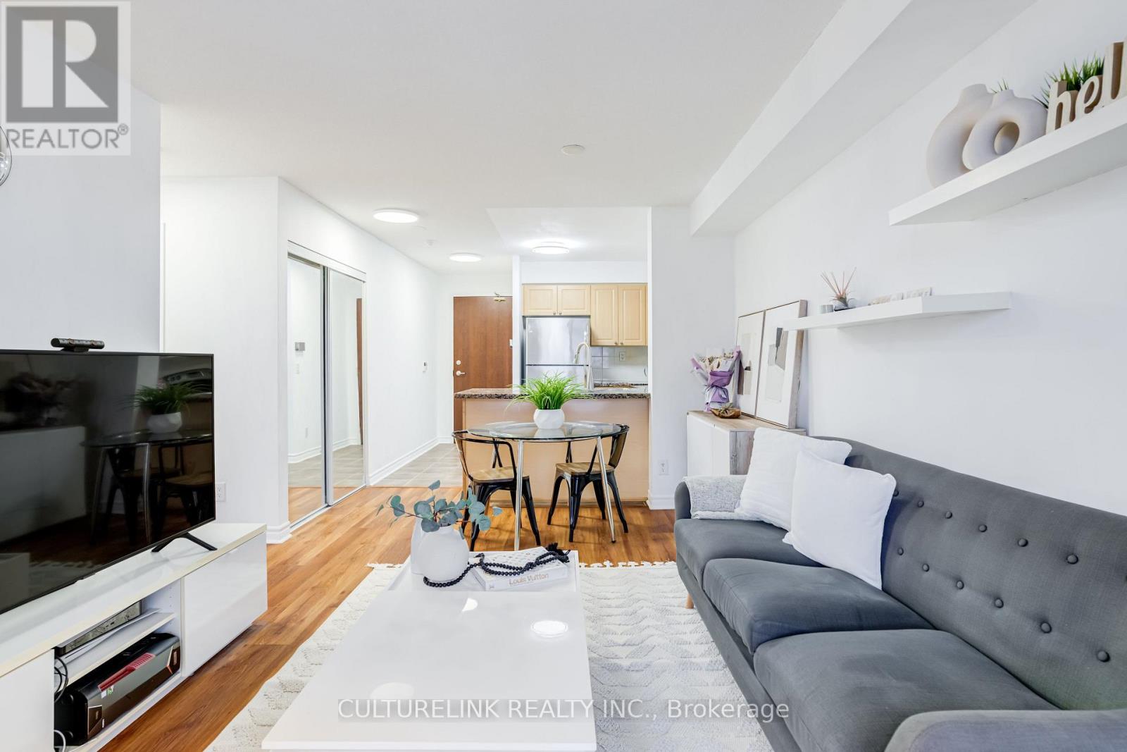 2209 - 5 Michael Power Place, Toronto, Ontario  M9A 0A3 - Photo 4 - W12671238