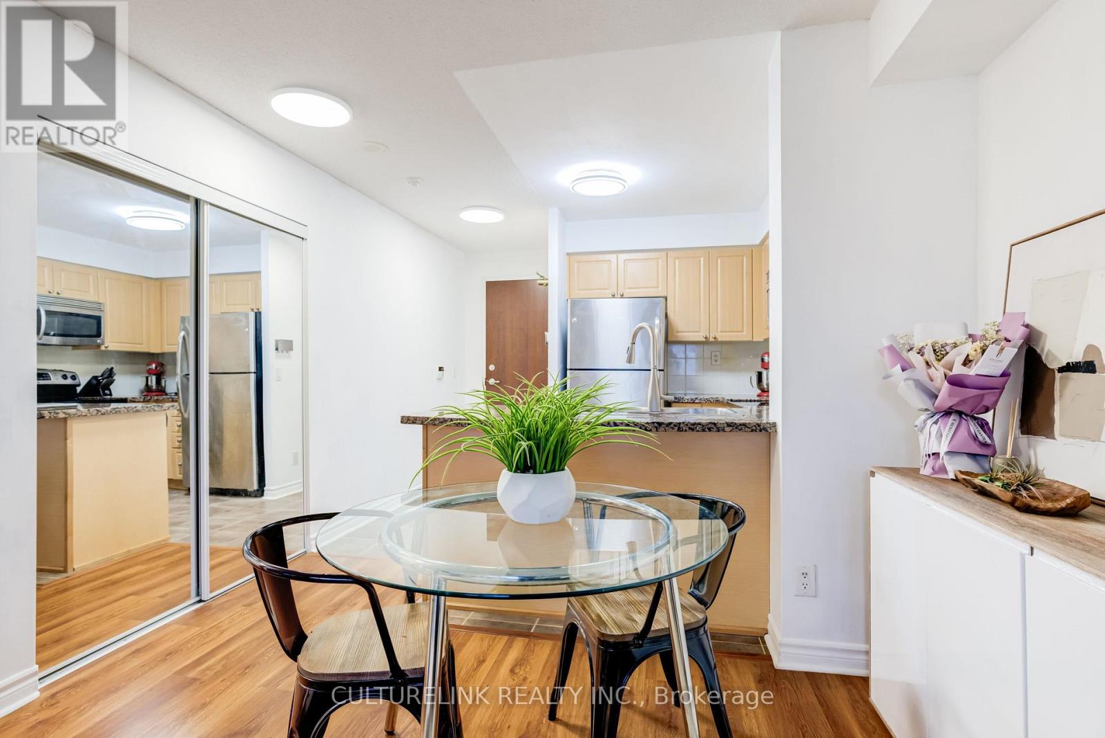 2209 - 5 Michael Power Place, Toronto, Ontario  M9A 0A3 - Photo 9 - W12671238