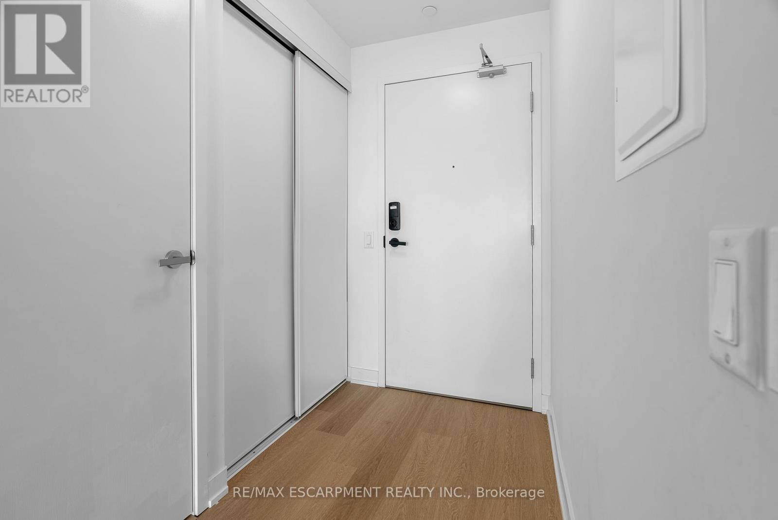 3413 - 3883 Quartz Road, Mississauga, Ontario  L5B 0M4 - Photo 3 - W12671260