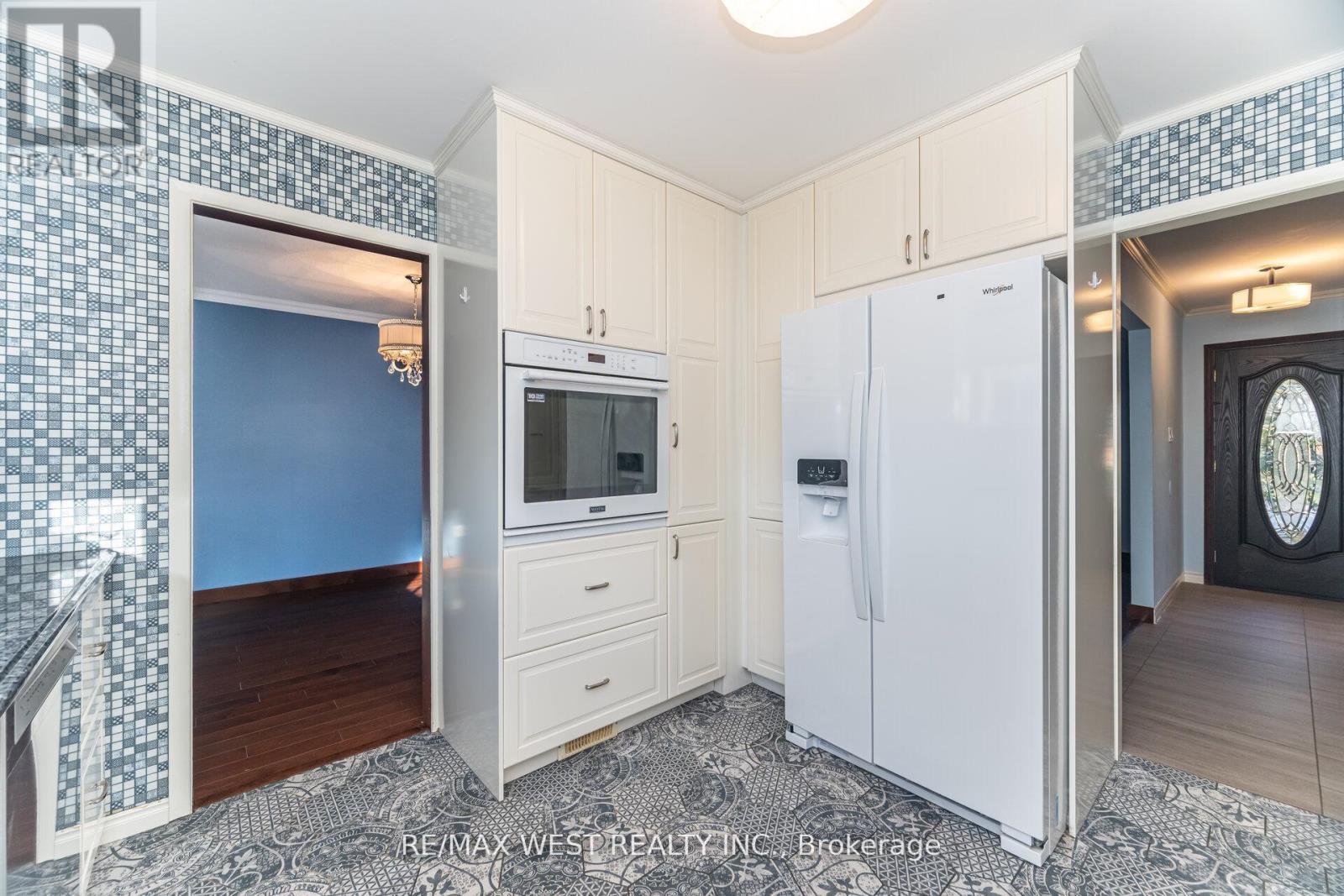 47 Elizabeth Street, Caledon, Ontario  L7E 1A3 - Photo 11 - W12671396