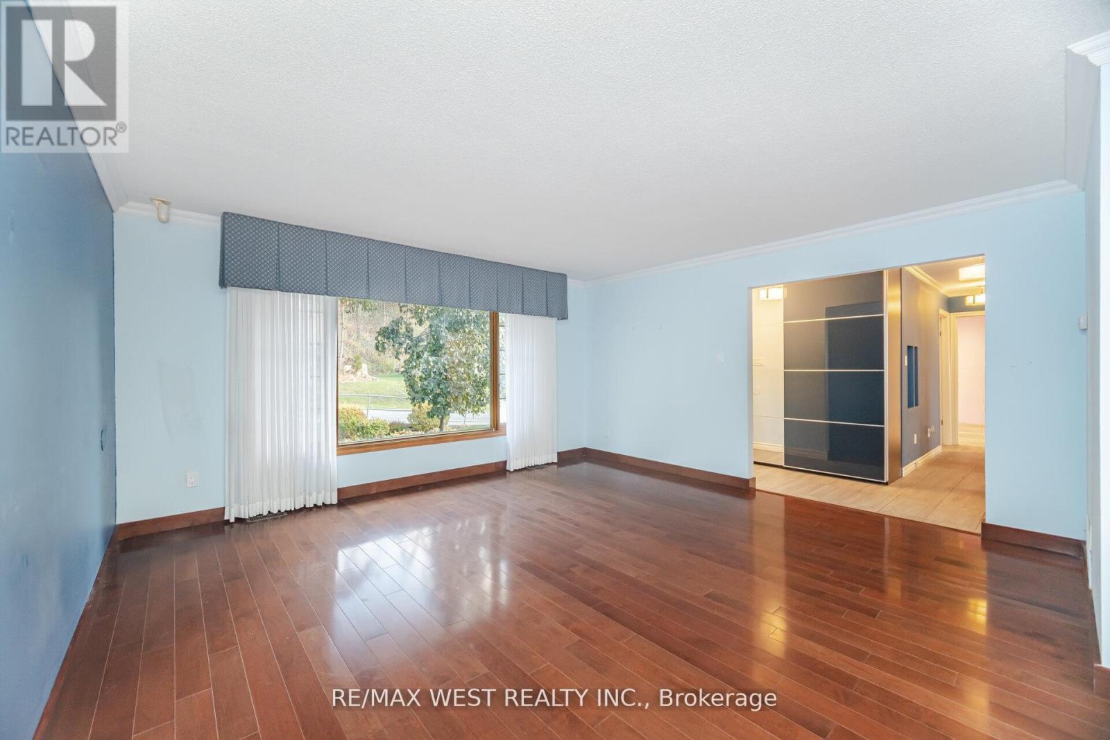 47 Elizabeth Street, Caledon, Ontario  L7E 1A3 - Photo 3 - W12671396