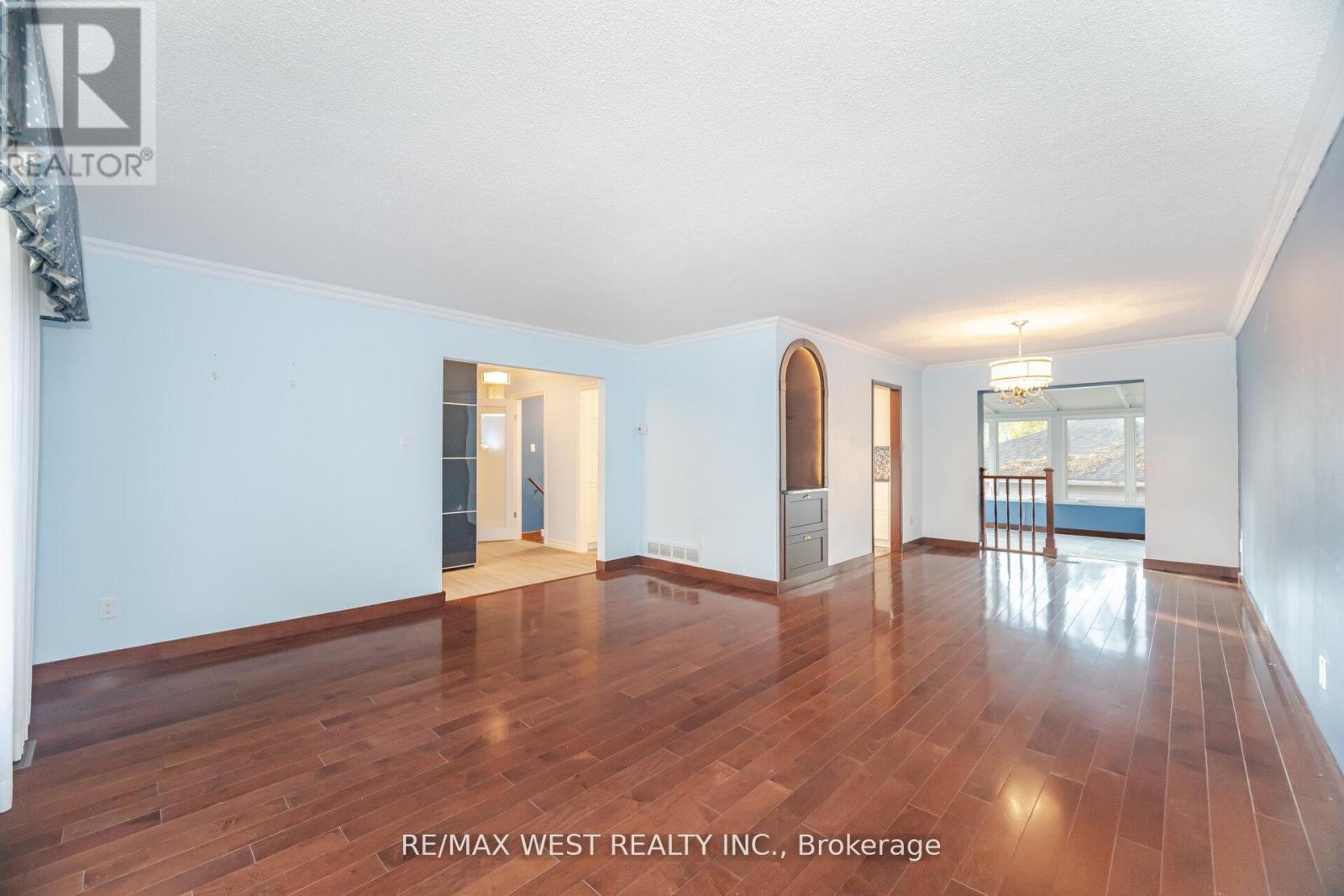 47 Elizabeth Street, Caledon, Ontario  L7E 1A3 - Photo 4 - W12671396