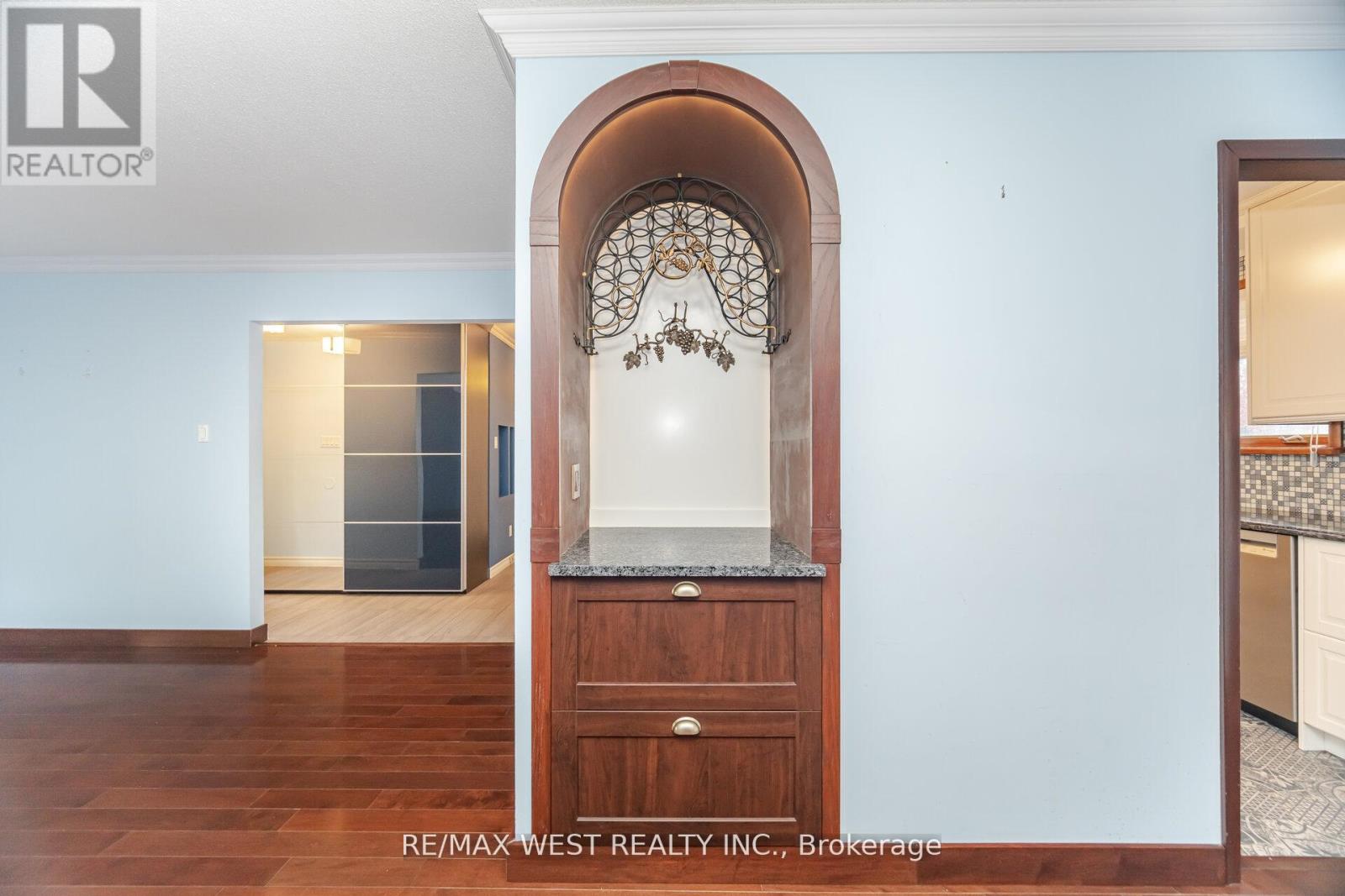 47 Elizabeth Street, Caledon, Ontario  L7E 1A3 - Photo 6 - W12671396