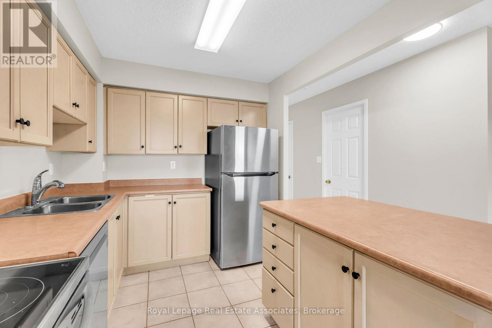 506 - 32 Tannery Street, Mississauga, Ontario  L5M 6T6 - Photo 8 - W12671434