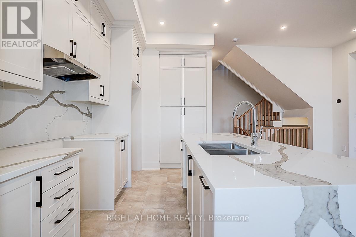 3295 Taha Gardens W, Oakville, Ontario  L6M 5R9 - Photo 10 - W12671442