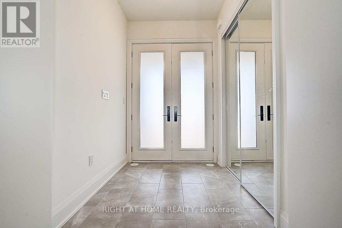 3295 Taha Gardens W, Oakville, Ontario  L6M 5R9 - Photo 3 - W12671442