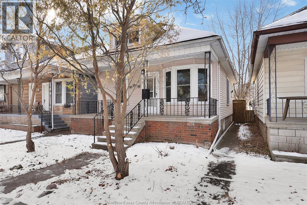 MLS# 26000442: 1045 GLADSTONE AVENUE, Windsor, Canada